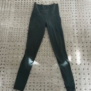 Athleta Salutation Stash Pocket